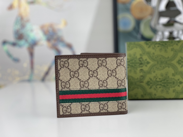 グッチ財布コピー背面デザイン